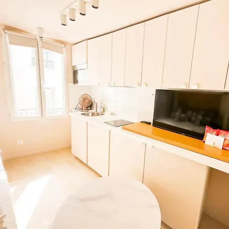Apartment Majestueux Dans Le Marais